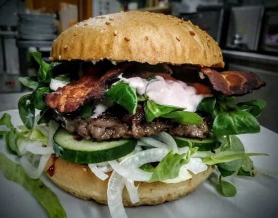 Burger von Cafe Pub Franziska